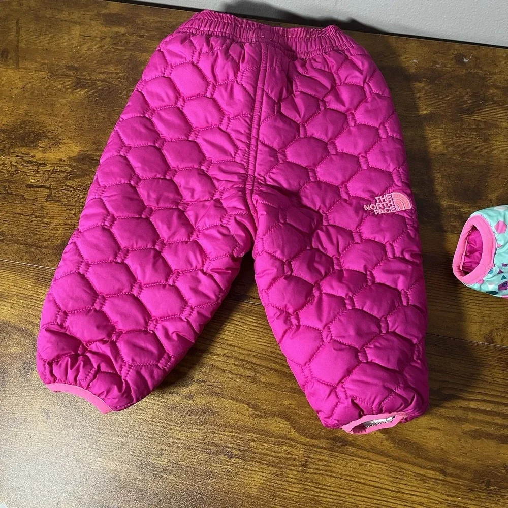 North Face infant winter Set Jacket Hat Snow Pants Mittens Size 3-6 Months
